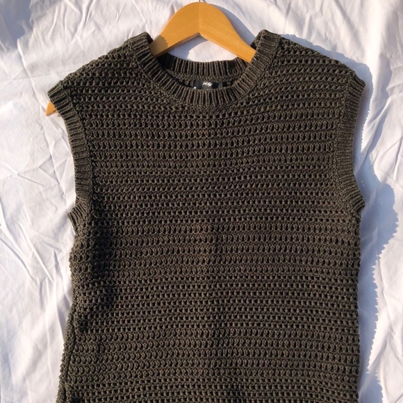 🐍Dark Green Sweater Vest🍏✨ - Picture 2 of 9